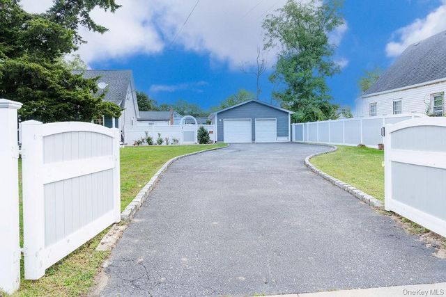 1369 N Clinton Avenue, Bay Shore, NY 11706