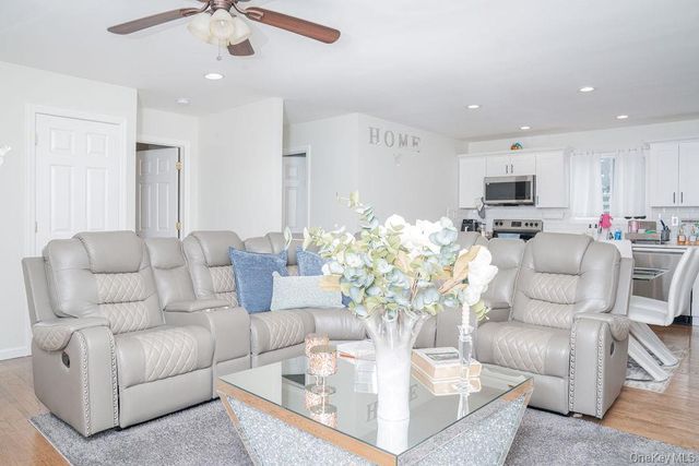 1369 N Clinton Avenue, Bay Shore, NY 11706