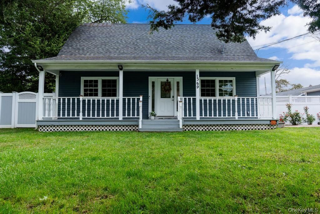 1369 N Clinton Avenue, Bay Shore, NY 11706 — photo 2