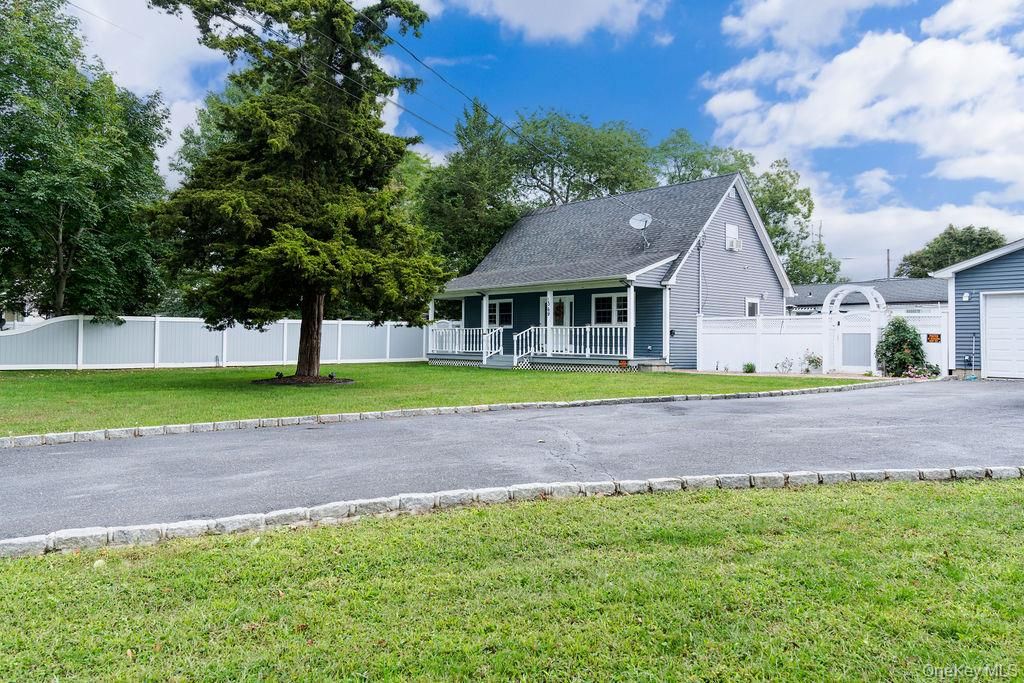 1369 N Clinton Avenue, Bay Shore, NY 11706 — photo 3