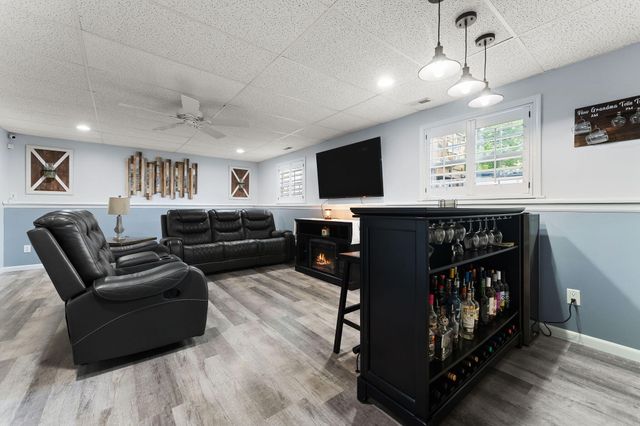502 Killarney Lane, Valparaiso, IN 46385