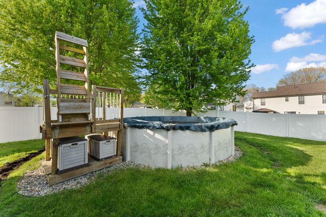 502 Killarney Lane, Valparaiso, IN 46385