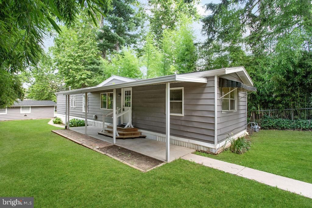 51 W MAPLE ST, Dallastown, PA 17313