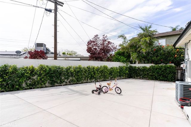 12300 Stagg, North Hollywood, CA 91605