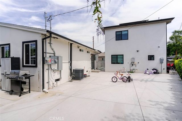 12300 Stagg, North Hollywood, CA 91605