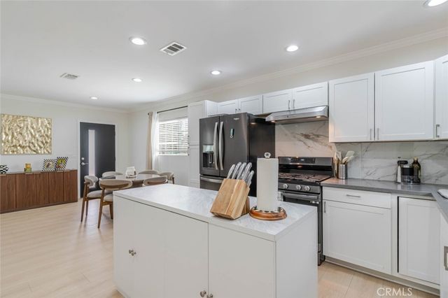 12300 Stagg, North Hollywood, CA 91605