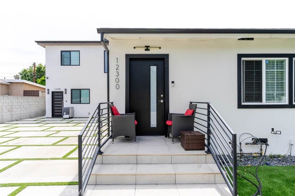 12300 Stagg, North Hollywood, CA 91605