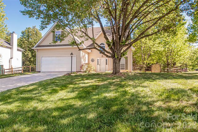 1621 Mountain Ashe Court, Matthews, NC 28105