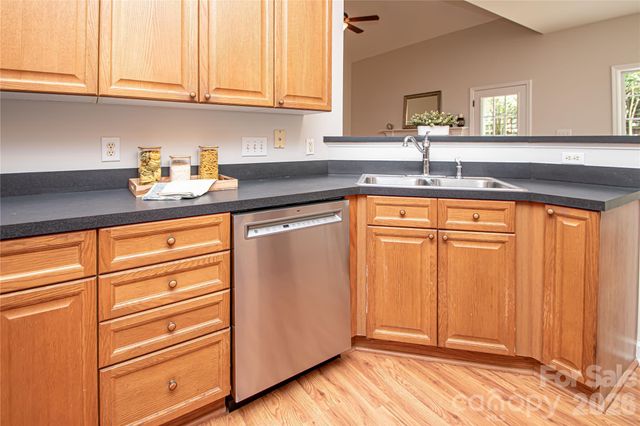 1621 Mountain Ashe Court, Matthews, NC 28105