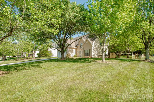1621 Mountain Ashe Court, Matthews, NC 28105