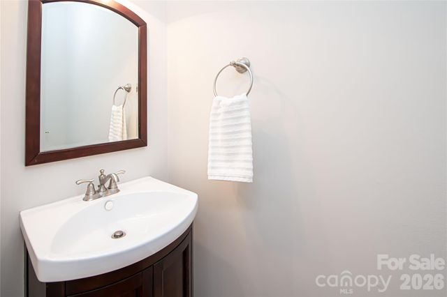 1621 Mountain Ashe Court, Matthews, NC 28105