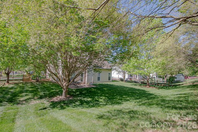 1621 Mountain Ashe Court, Matthews, NC 28105