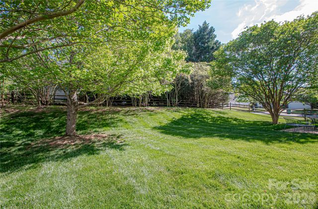 1621 Mountain Ashe Court, Matthews, NC 28105