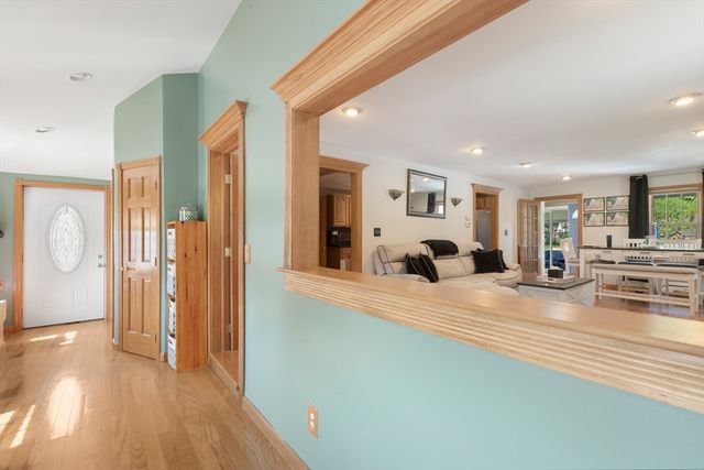 32 Mohill Ave, Swansea, MA 02777