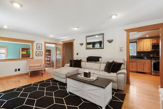 32 Mohill Ave, Swansea, MA 02777
