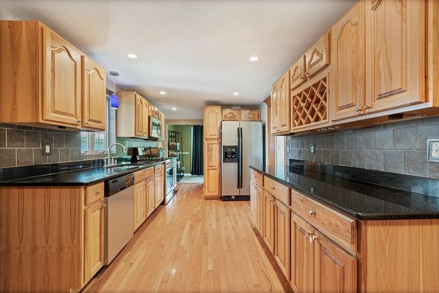 32 Mohill Ave, Swansea, MA 02777