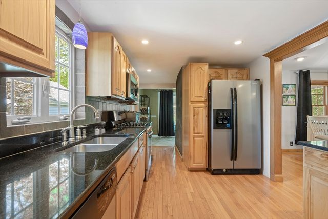 32 Mohill Ave, Swansea, MA 02777