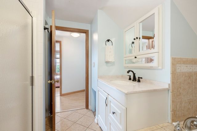 32 Mohill Ave, Swansea, MA 02777
