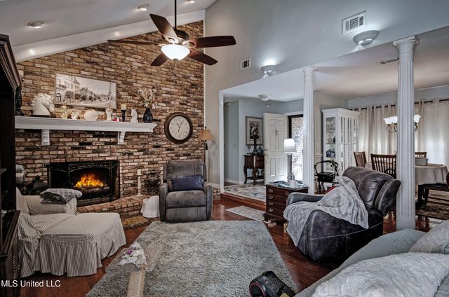 23 Club Oaks Circle, Pearl, MS 39208