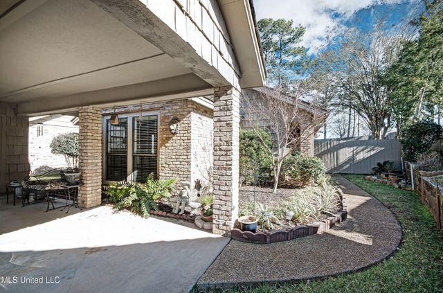 23 Club Oaks Circle, Pearl, MS 39208