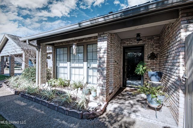 23 Club Oaks Circle, Pearl, MS 39208