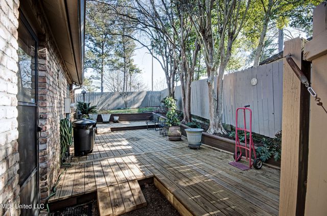 23 Club Oaks Circle, Pearl, MS 39208