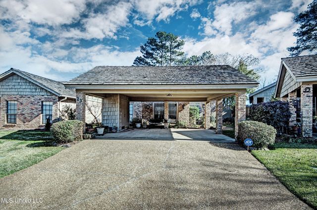 23 Club Oaks Circle, Pearl, MS 39208