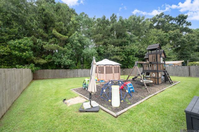 23883 Springhill Dr, Denham Springs, LA 70726