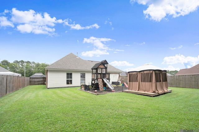 23883 Springhill Dr, Denham Springs, LA 70726