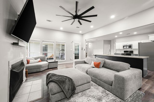 23883 Springhill Dr, Denham Springs, LA 70726
