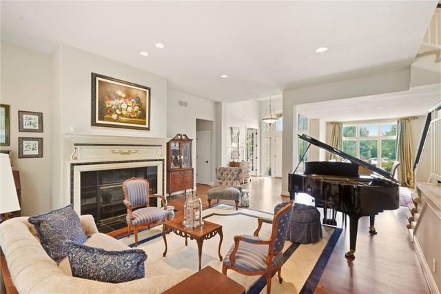 15040 Sherwood Street, Leawood, KS 66224