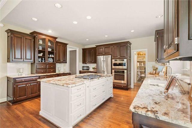 15040 Sherwood Street, Leawood, KS 66224
