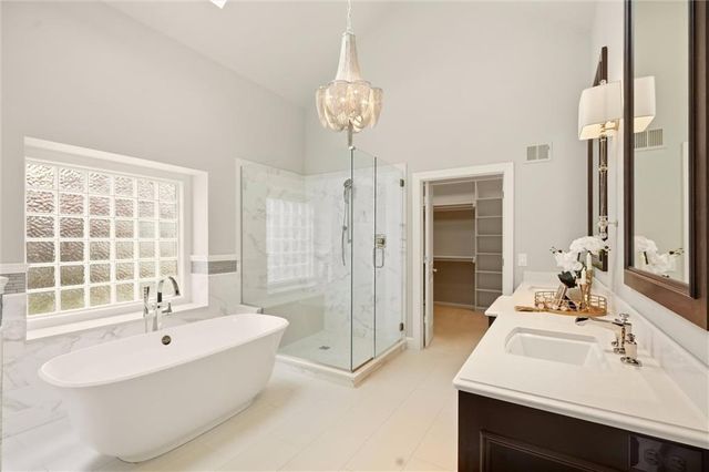 15040 Sherwood Street, Leawood, KS 66224
