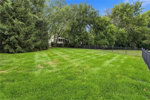 15040 Sherwood Street, Leawood, KS 66224