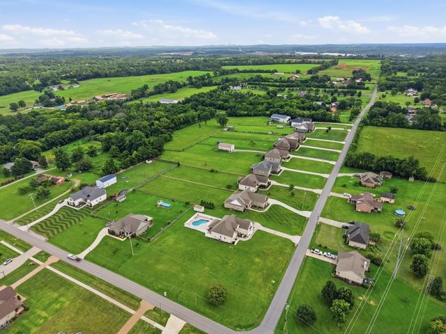 351 Drivers Ln, Gallatin, TN 37066