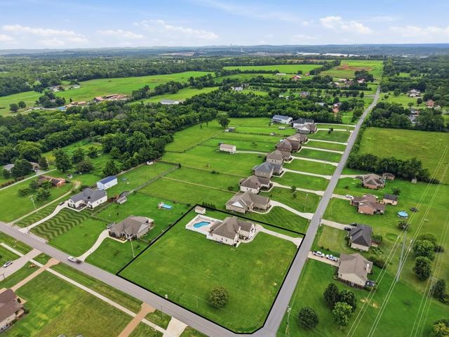 351 Drivers Ln, Gallatin, TN 37066