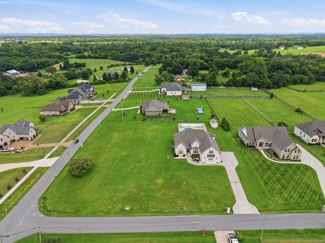 351 Drivers Ln, Gallatin, TN 37066