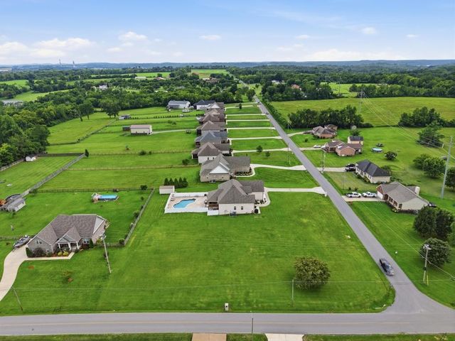 351 Drivers Ln, Gallatin, TN 37066
