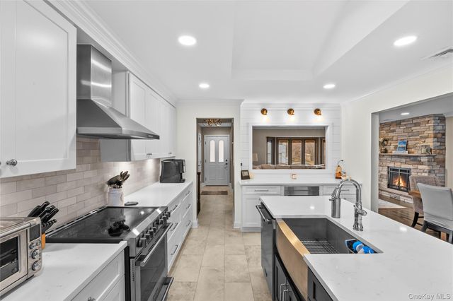 26 Glenwood Road, Plainview, NY 11803