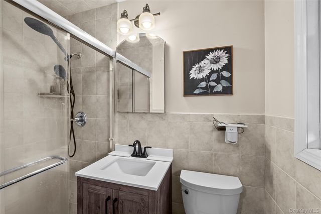 26 Glenwood Road, Plainview, NY 11803