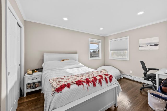 26 Glenwood Road, Plainview, NY 11803