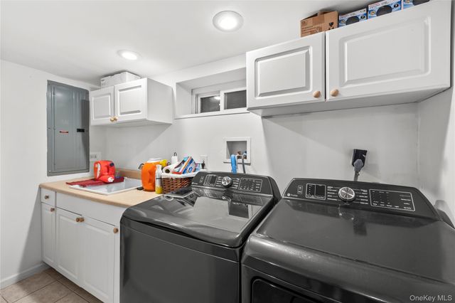 26 Glenwood Road, Plainview, NY 11803