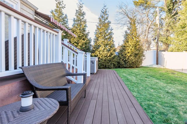 26 Glenwood Road, Plainview, NY 11803