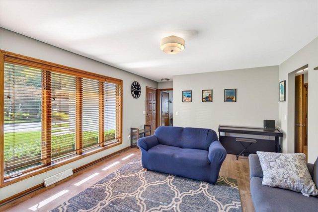 3021 Dorchester Way, Madison, WI 53719