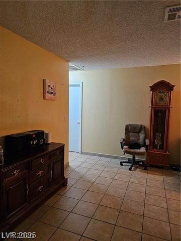 211 North Lamb Boulevard D, Las Vegas, NV 89110