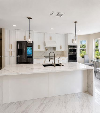 85 Gables Boulevard -, Weston, FL 33326