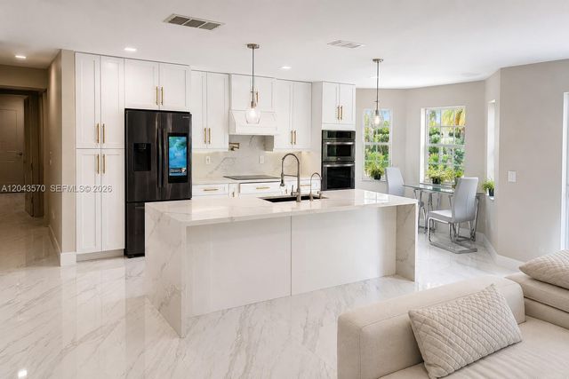 85 Gables Boulevard -, Weston, FL 33326