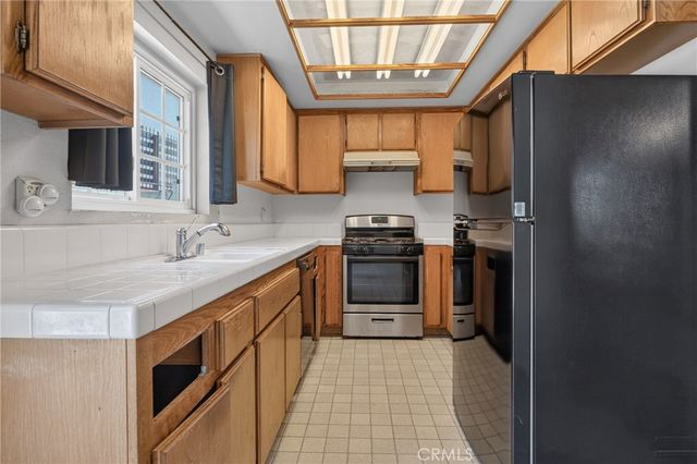 13265 Parkland Circle, Sylmar, CA 91342