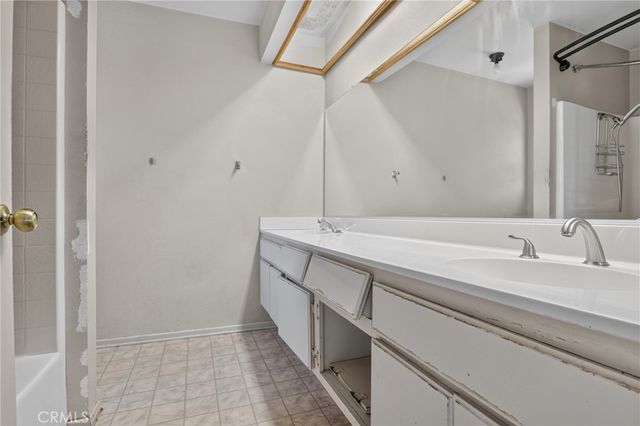 13265 Parkland Circle, Sylmar, CA 91342
