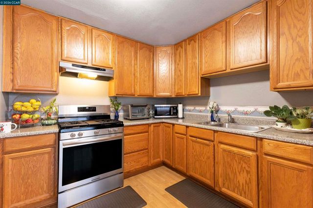 864 Moultrie St, San Francisco, CA 94110